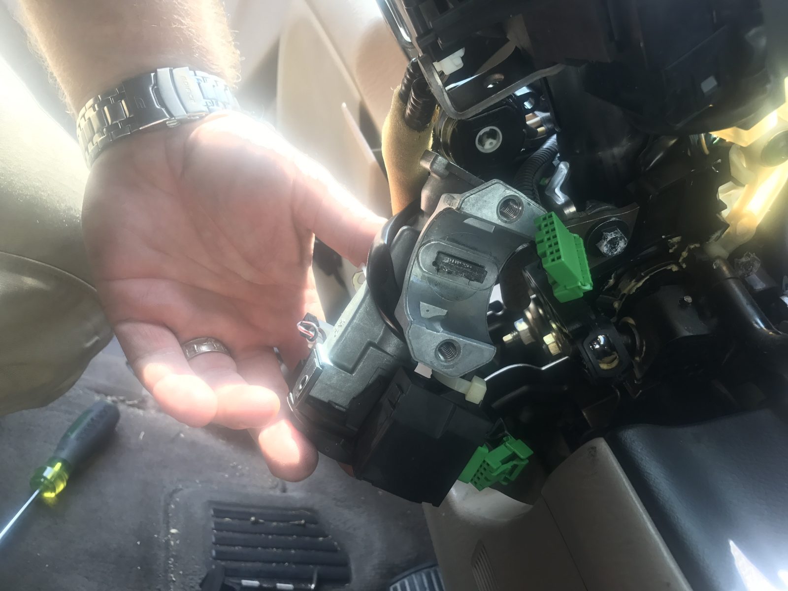 Honda ignition housing being repaired on site by Desert Locksmith in Phoenix